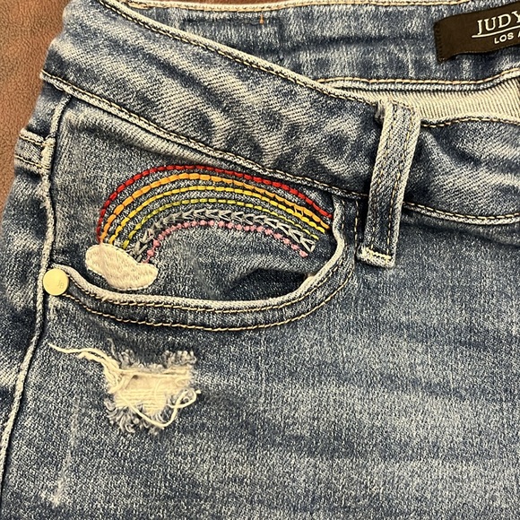 Judy Blue Jeans 9/29. - Picture 3 of 5